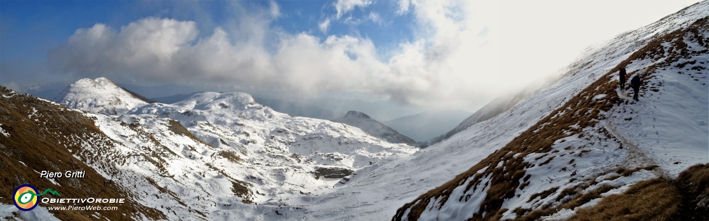 59 Panoramica in discesa da Cima Grem alla Bocchetta e al Bivacco Mistrti.jpg